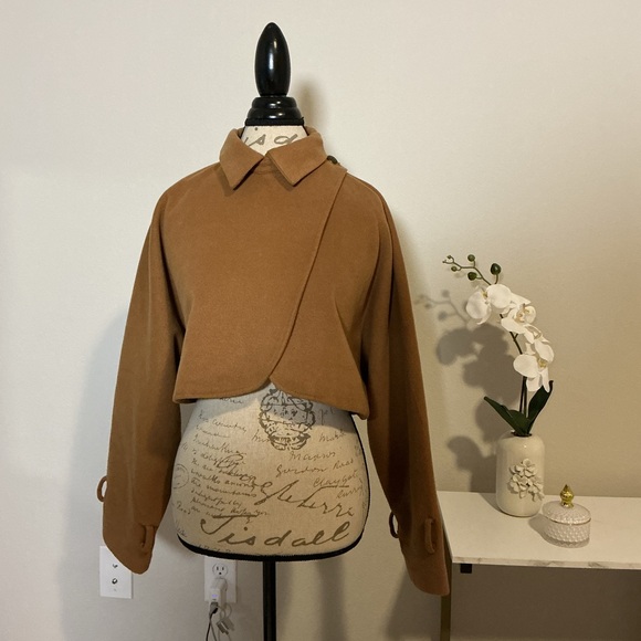 Stylish Brown Cropped Jacket - Picture 2 of 4